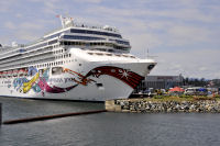 Photo-Cruise-Ships-101-Norwegian-Jewel-2012-07-27