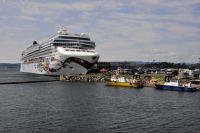 Photo-Cruise-Ships-102-Norwegian-Jewel-2012-07-27