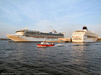 Photo-Cruise-Ships-19-Golden-Princess-2008-09-19