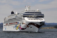 Photo-Cruise-Ships-97-Norwegian-Jewel-2012-07-27