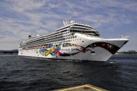 Photo-Cruise-Ships-98-Norwegian-Jewel-2012-07-27