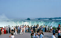 Photo-Niagara-Falls-with-crowd-10-1978