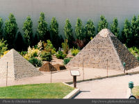 Photo-Niagara-Falls-28-1994-Miniature-World-Pyramids-of-Egypt