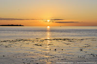 Photo-Victoria-196-2011-11-01-Surise-at-Clover-Point-Trial-Island-Lighthouse-Victoria,B.C