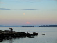 Photo-Willow-Beach-22-Victoria-B.C-2008-02-19-Moon-rise-over-Mt-Baker-at-Sunset