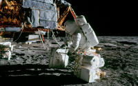 FREE wallpaper-NASA-111-Apollo-12-Al-Bean-attaches-RTG-package-to-carrybar-1969-11-19-WS