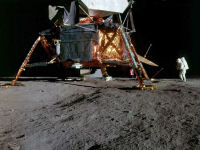 FREE wallpaper-NASA-112-Apollo-12-Al-Bean-taking-Photos-1969-11-19-FS