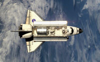 FREE wallpaper-NASA-24-Space-Shuttle-Discovery-2001-08-12-STS-105-Wide-Screen