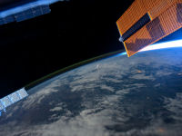 FREE wallpaper-NASA-27-View-of-Perseid-from-ISS-2011-08-13-FS