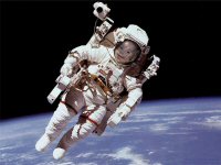 wallpaper-OTHERS-5-space-ludovic-astronaut-fs
