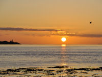 FREE wallpaper-Sunrises-Sunsets-98-Rise-Trial-Island-Lighthouse-from-Clover-Point-Victoria-B.C-2011-11-01-FS