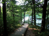 Photo-Pink-Lake-48-View-of-the-Trail-and-Lake-Parc-de-la-Gatineau-2009-07-06