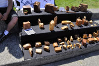 Photo-Victoria-214-Vendors-Very-Nice-Wood-Varvings-2012-07-28