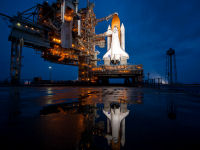 FREE wallpaper-NASA-20-Atlantis-Reflection-Before-Lunch-2011-07-08-STS-135-Full-Screen