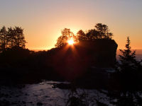 FREE wallpaper-Sunrises-Sunsets-74-Sets-HE-TIN-KIS-TRAIL-UCLUELET-B.C.-2009-01-18-FS